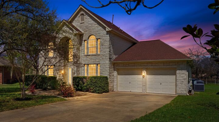 Property Photo:  207 Silver Oak Drive  TX 78664 