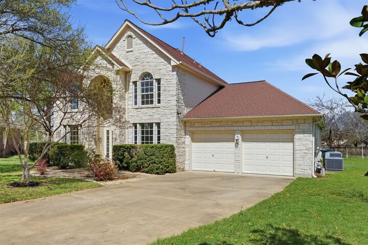 Property Photo:  207 Silver Oak Drive  TX 78664 