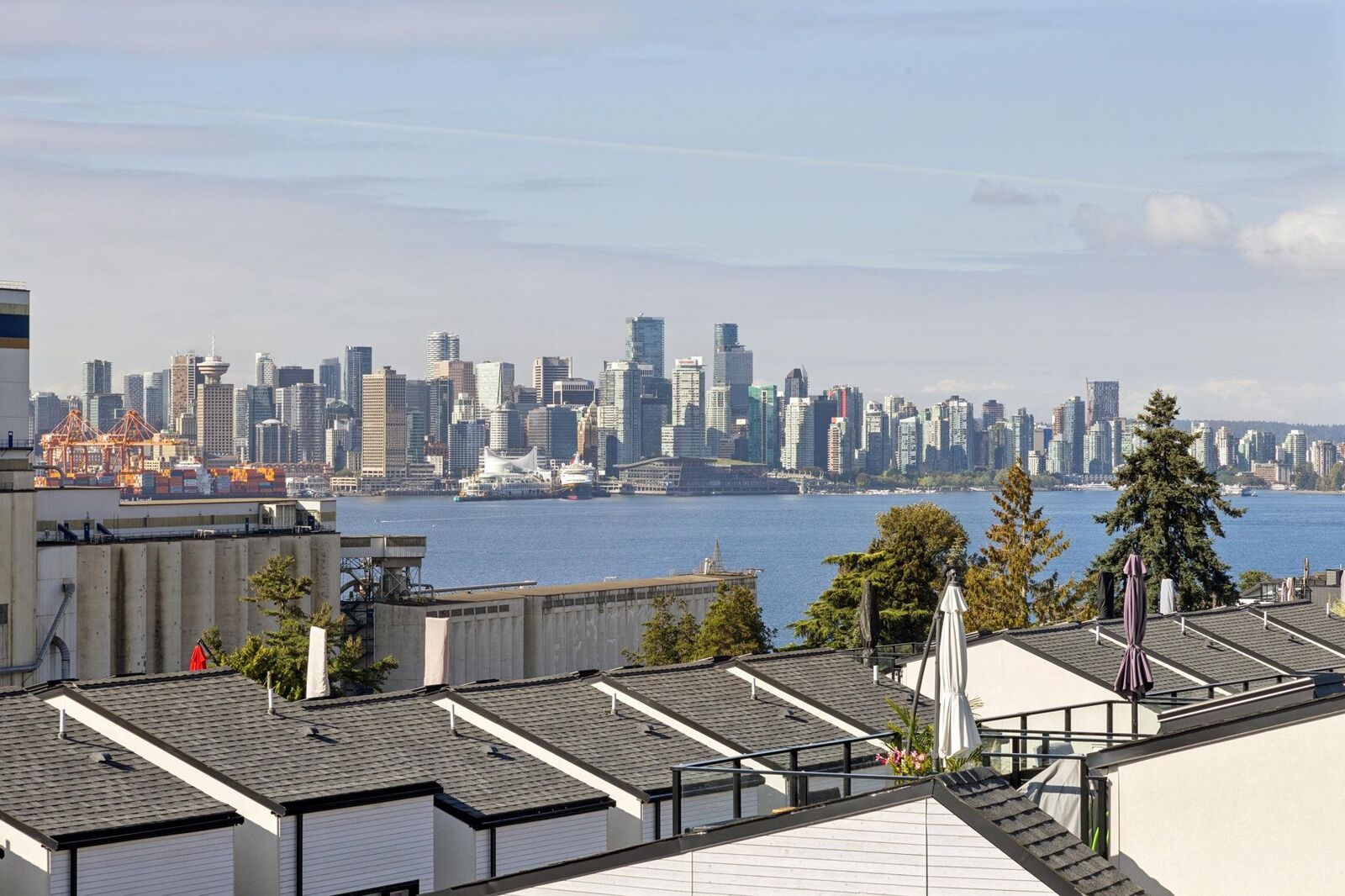 Property Photo: 707 E 3rd Street 303 BC V7L 1G8
