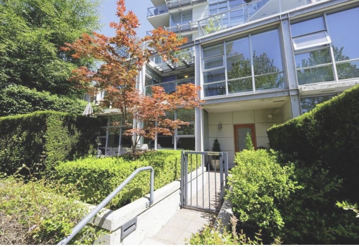 Property Photo:  633 Kinghorne Mews Th106  BC V6Z 3H3 