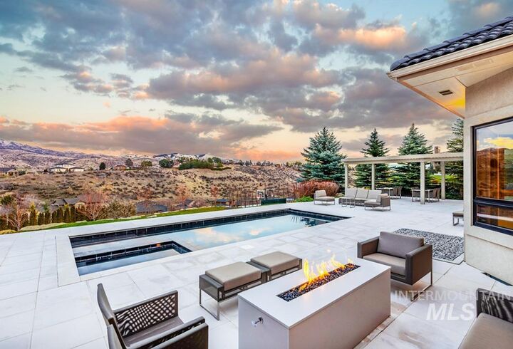 Property Photo:  547 E Orion Ct  ID 83702 