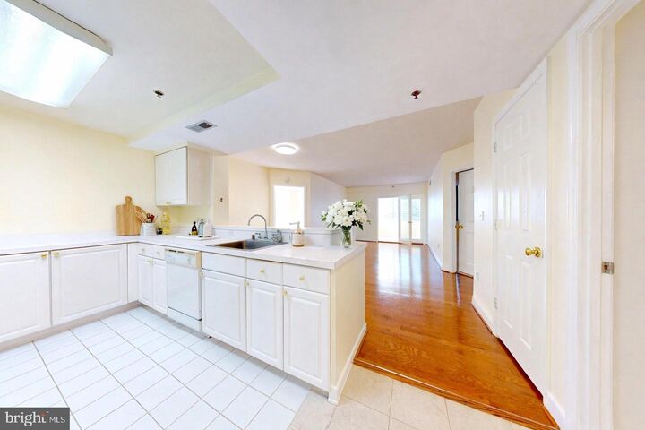 Property Photo:  1045 N Utah Street 308  VA 22201 