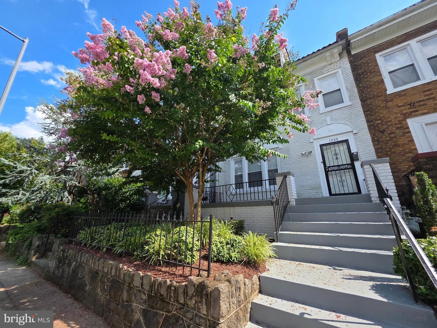 Property Photo:  1530 Spring Place NW  DC 20010 