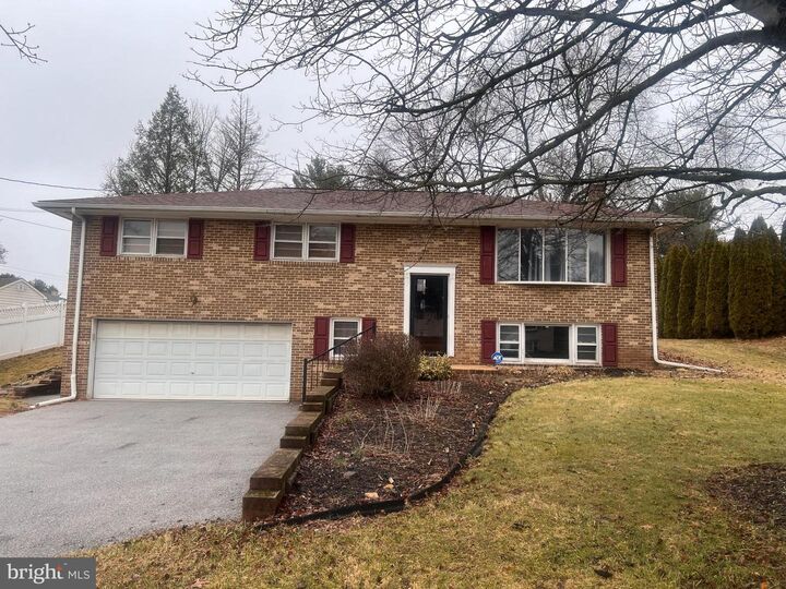 Property Photo: 2589 Audlyn Drive PA 17408