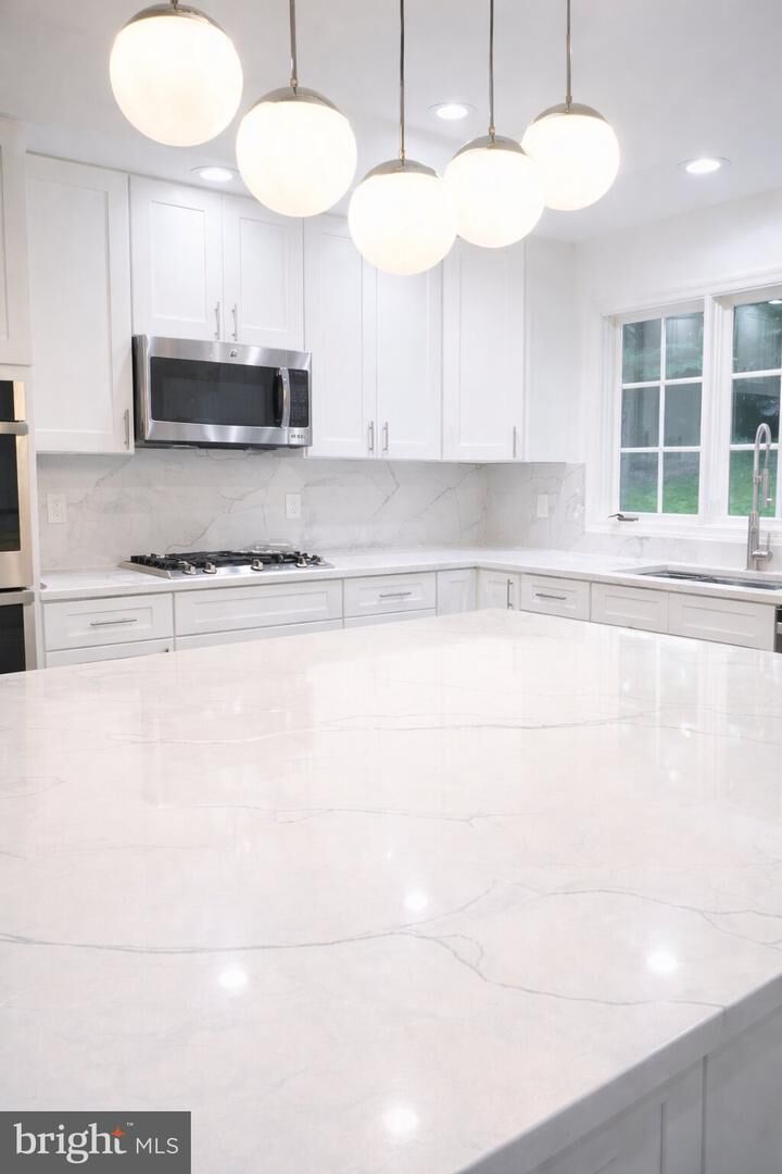 Property Photo:  47093 Kentwell Place  VA 20165 