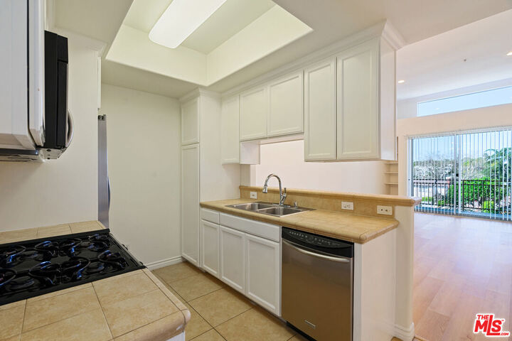 Property Photo:  3328 Oakhurst Ave  CA 90034 