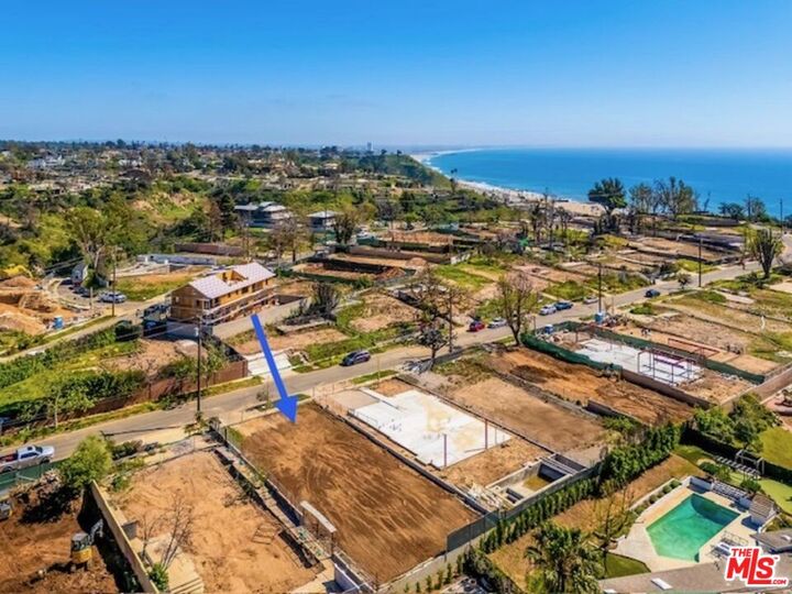 Property Photo:  381 N Las Casas Ave  CA 90272 