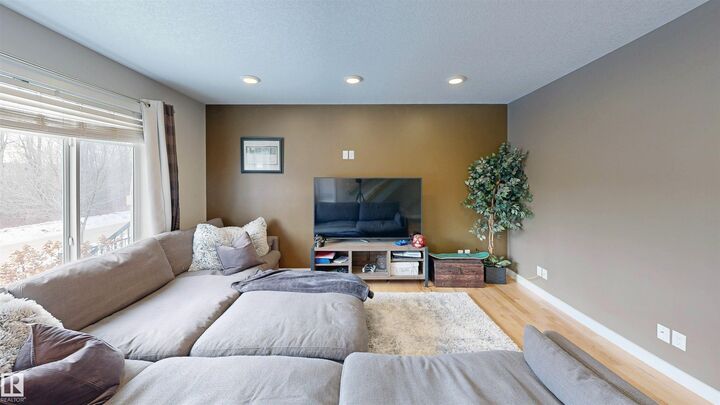 Property Photo: 9535 217 Street NW 8 AB T5J 4P5