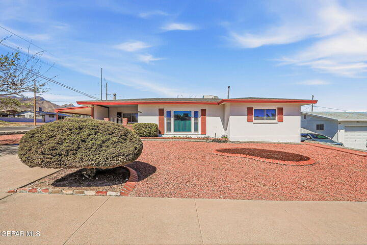Property Photo: 4001 Volcanic Avenue TX 79904