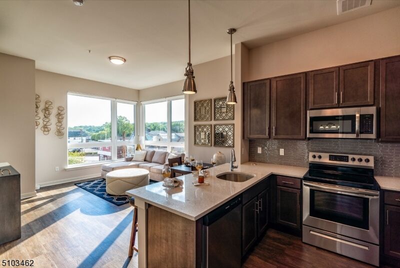 Property Photo:  320 Valley St 308  NJ 07079 