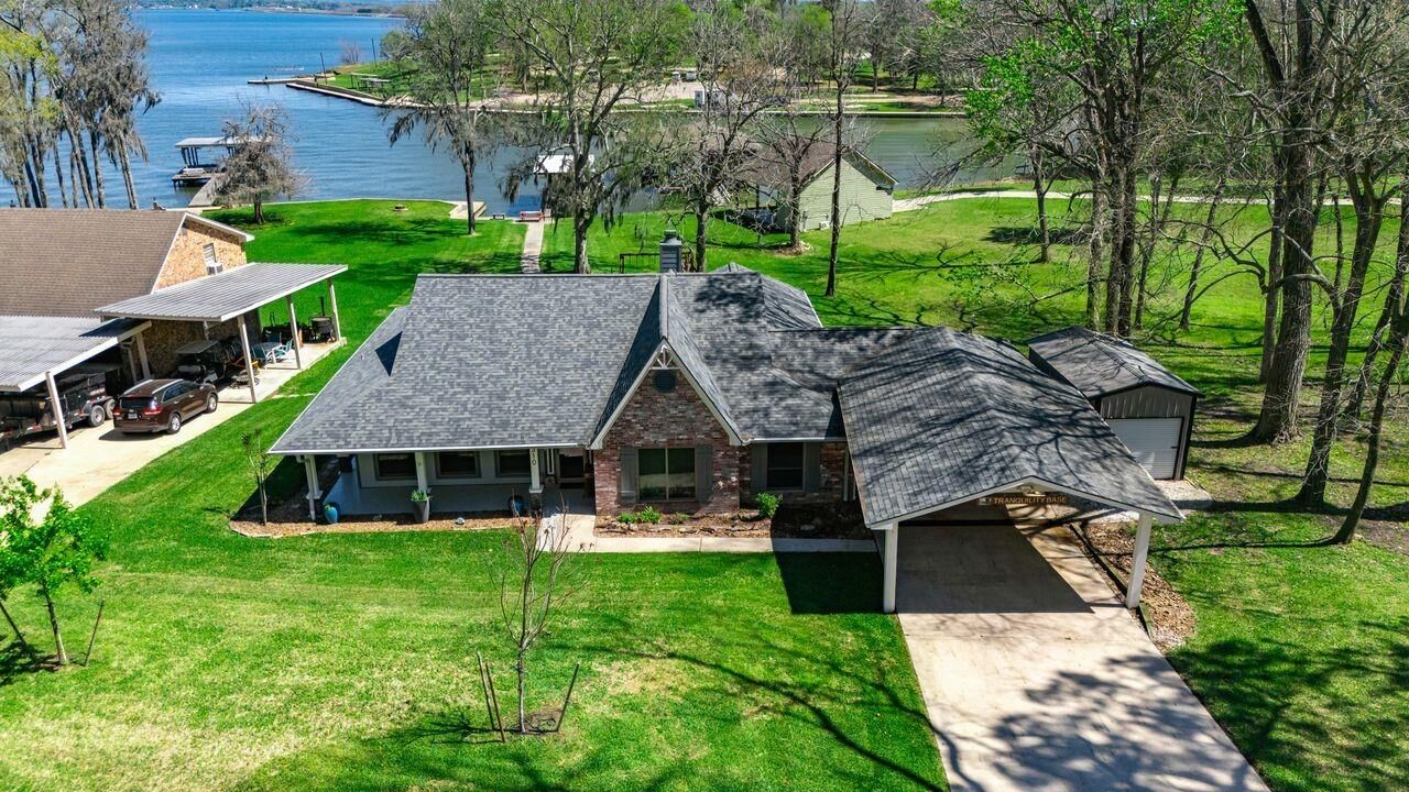 Property Photo:  310 Cove Loop  TX 77331 
