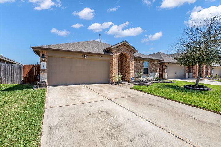Property Photo:  3910 Hybrid Court  TX 77521 