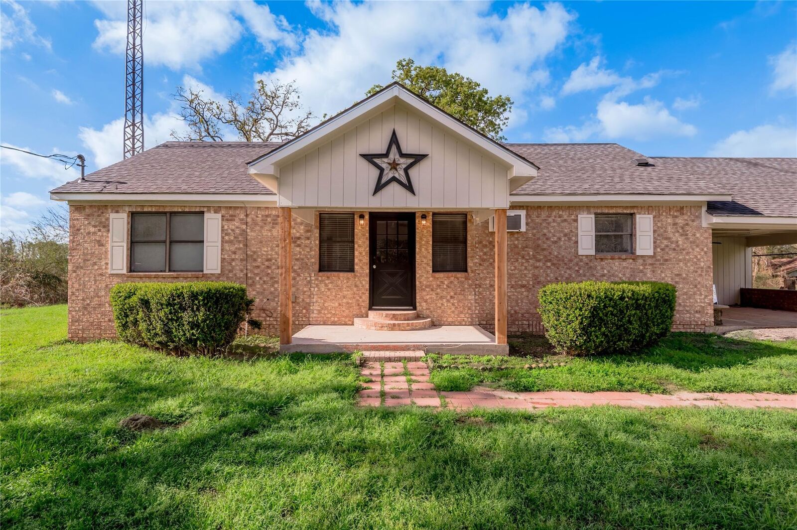 Property Photo:  2155 W US Highway 287  TX 75845 