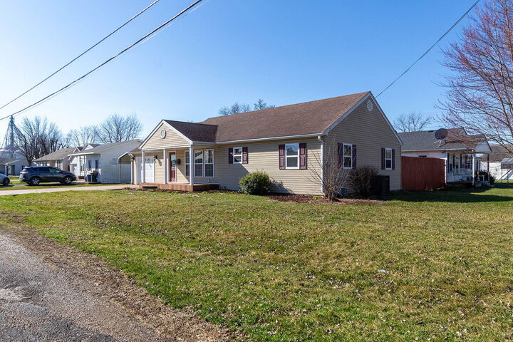 Property Photo:  1001 S Monroe Street  MO 63382 