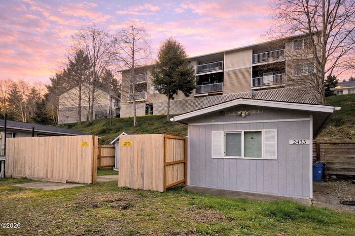 Property Photo:  2433 NE 29th Street  OR 97367 