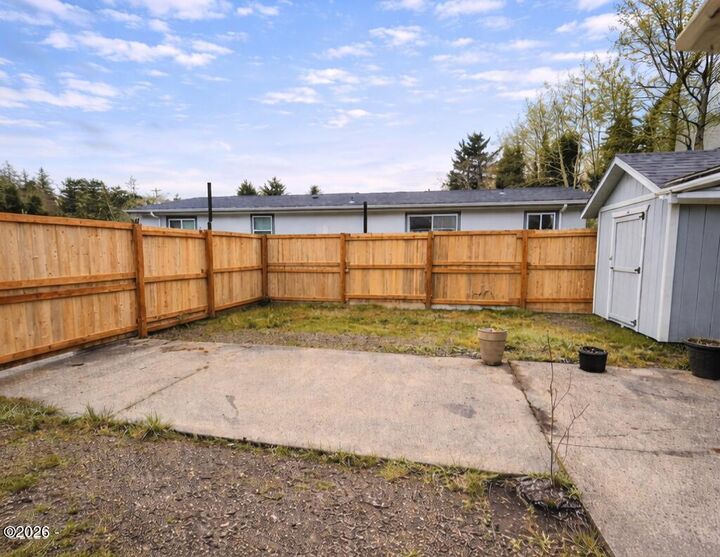 Property Photo:  2433 NE 29th Street  OR 97367 