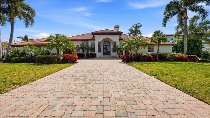 Property Photo:  7637 Cove Terrace  FL 34231 