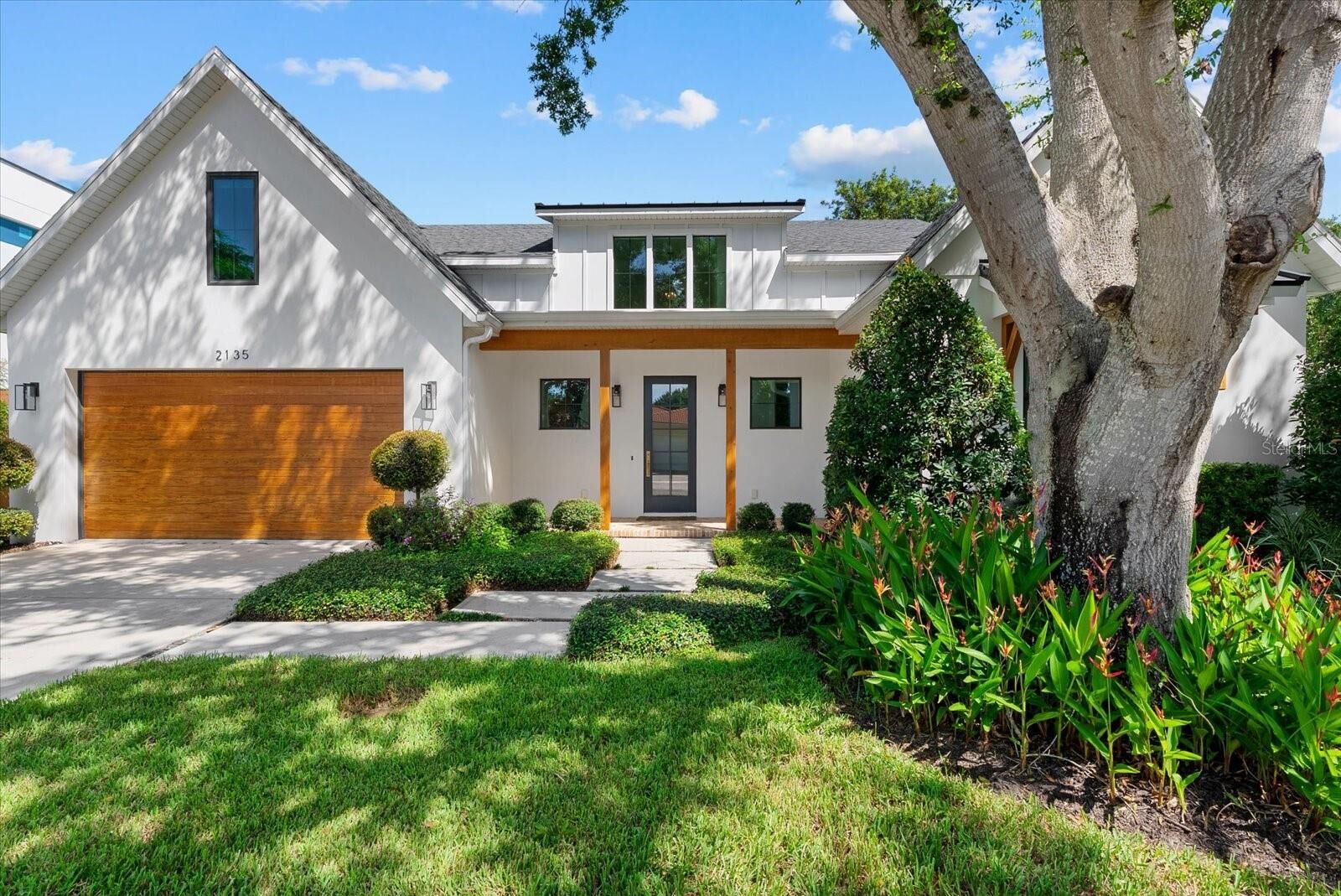 Property Photo:  2135 Datura Street  FL 34239 