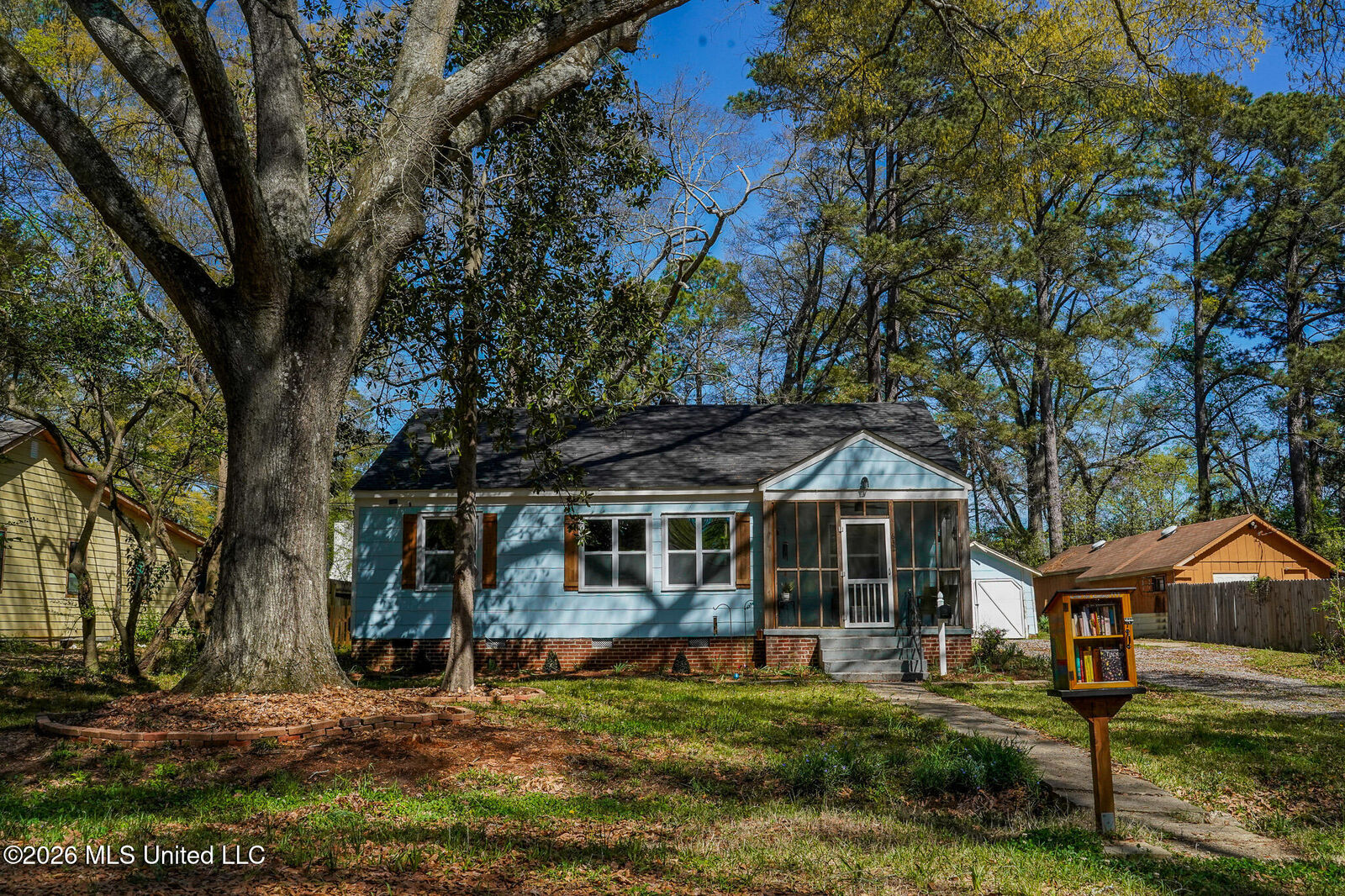 Property Photo:  632 Woodbury Road  MS 39206 