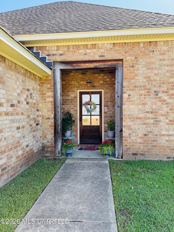 Property Photo:  104 Silver Ridge Lane  MS 39208 