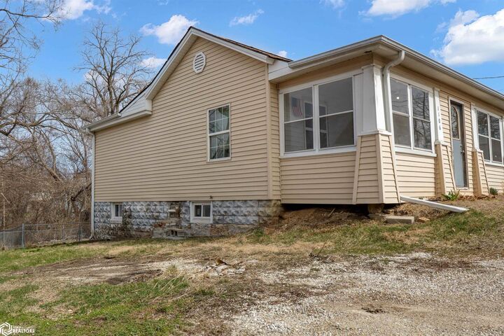 Property Photo: 1106 Arch Street IA 52601
