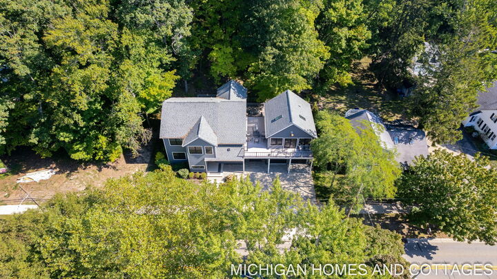 Property Photo:  702 Lake Street  MI 49453 
