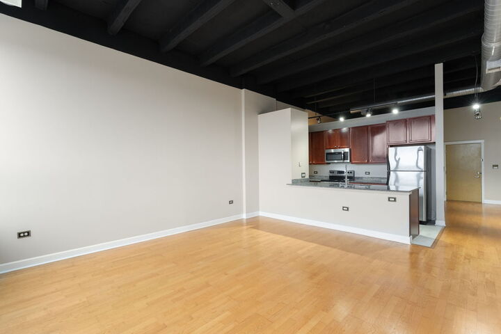Property Photo:  4131 W Belmont Avenue 402  IL 60641 