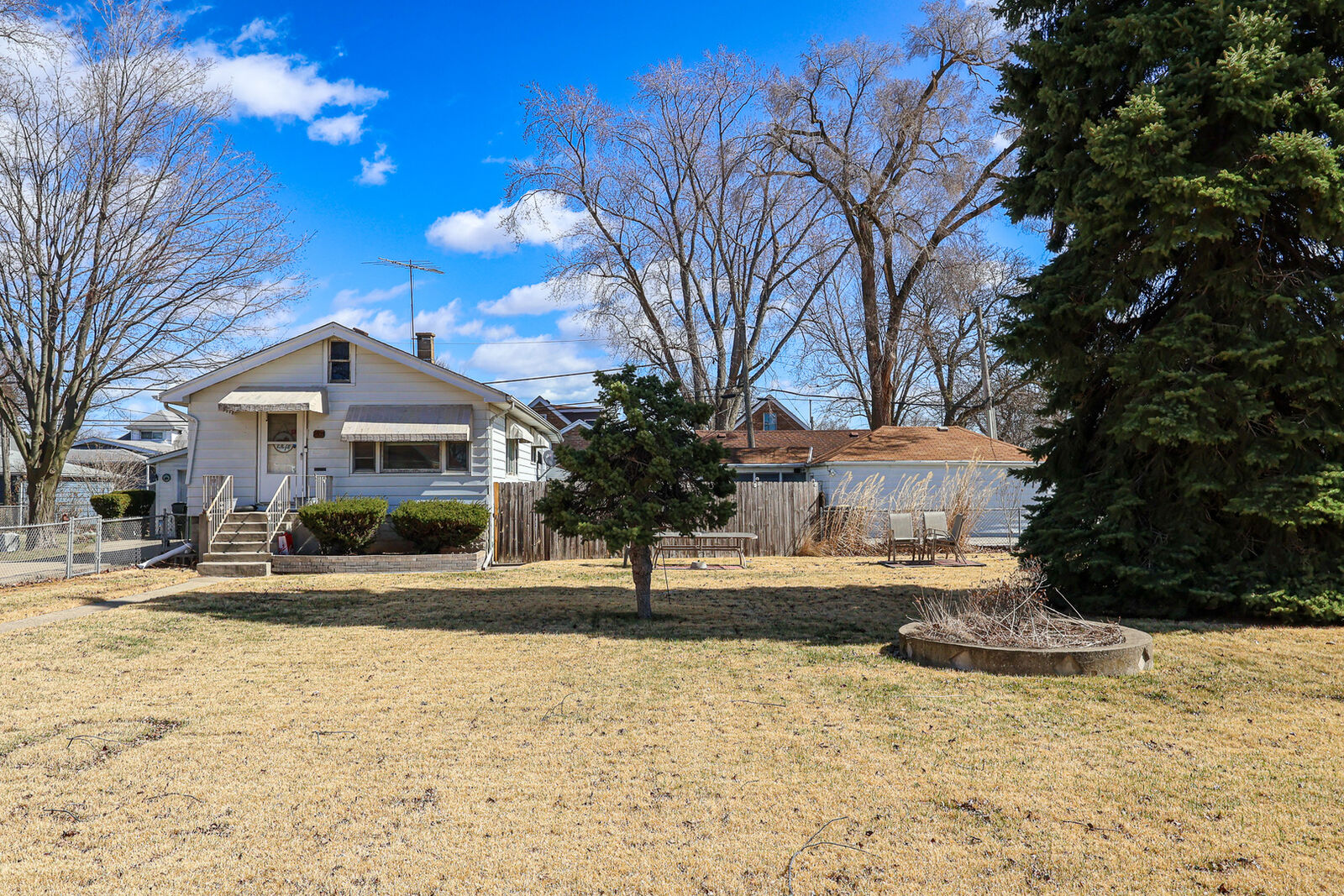 Property Photo: 2405 Erie Street IL 60171