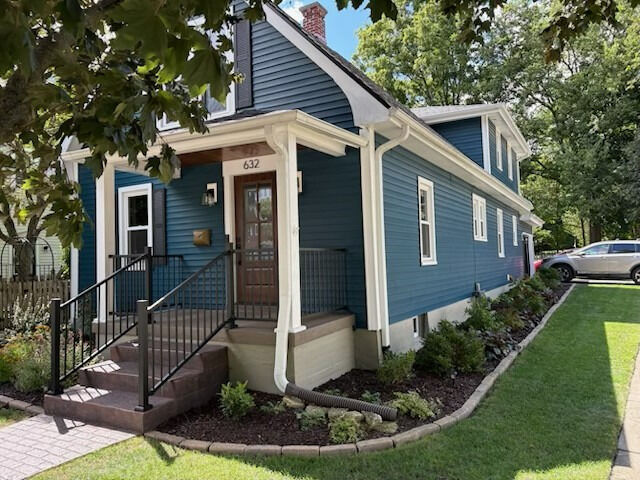 Property Photo:  632 Illinois Street  IL 60134 