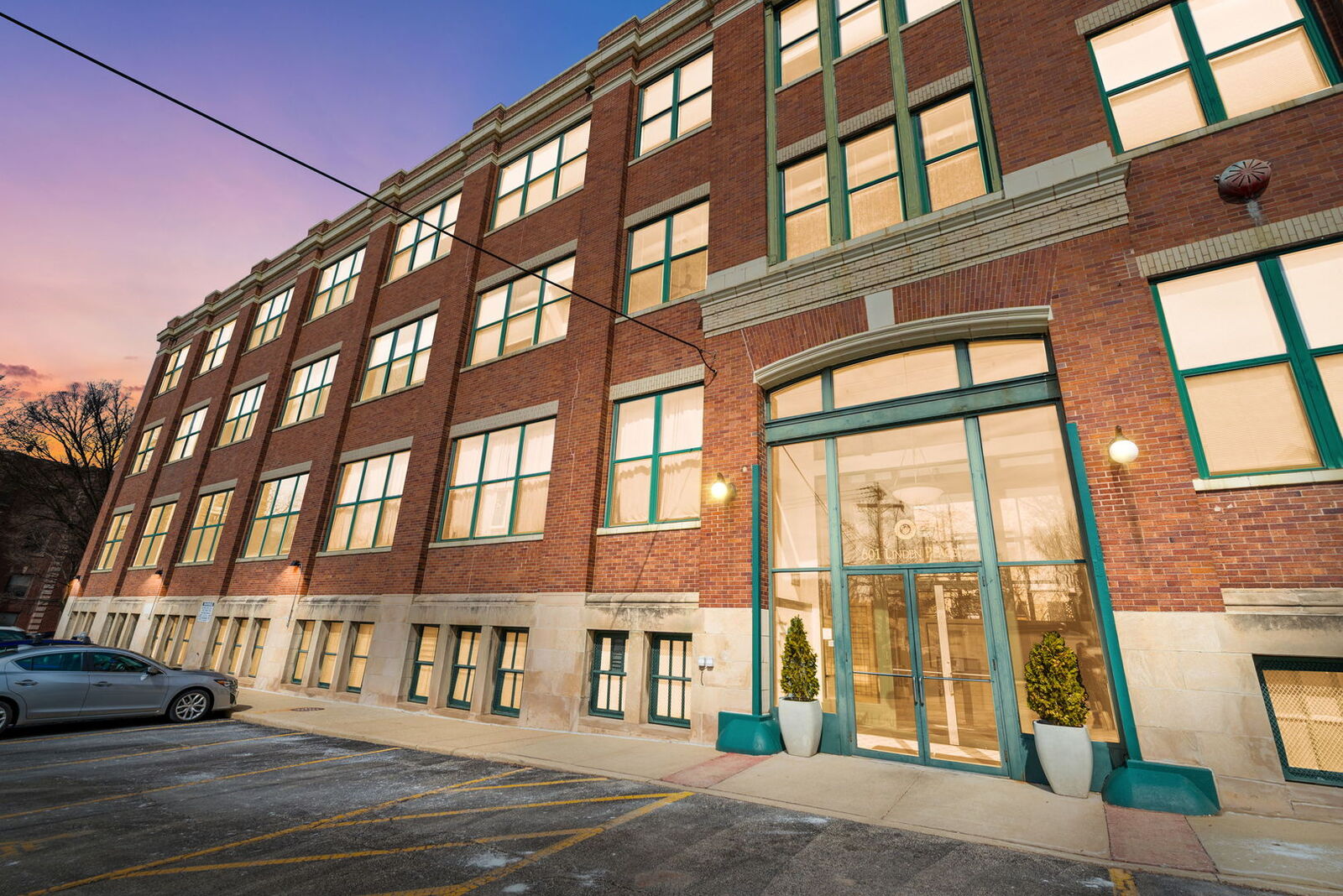 Property Photo:  601 Linden Place 121  IL 60202 