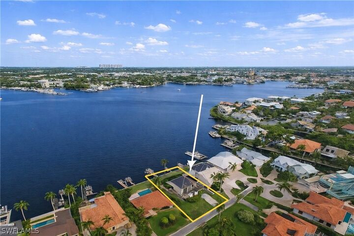 Property Photo:  1535 Dolphin Lane  FL 34102 