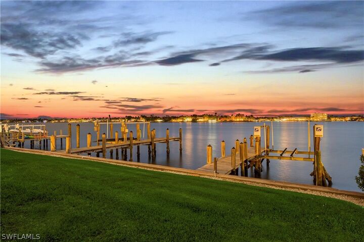 Property Photo:  1535 Dolphin Lane  FL 34102 