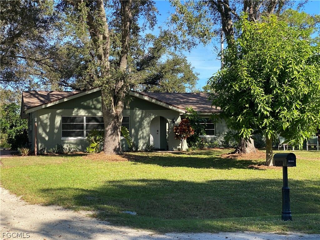Property Photo:  17890 Leetana Road  FL 33917 