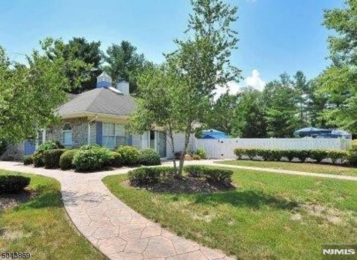 Property Photo:  194 Robertson Way 914  NJ 07035 