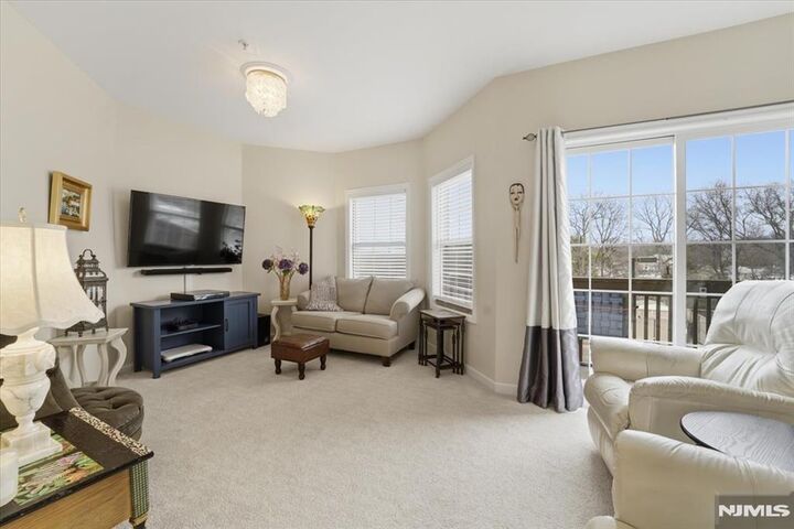 Property Photo:  375 Rifle Camp Road 105  NJ 07424 