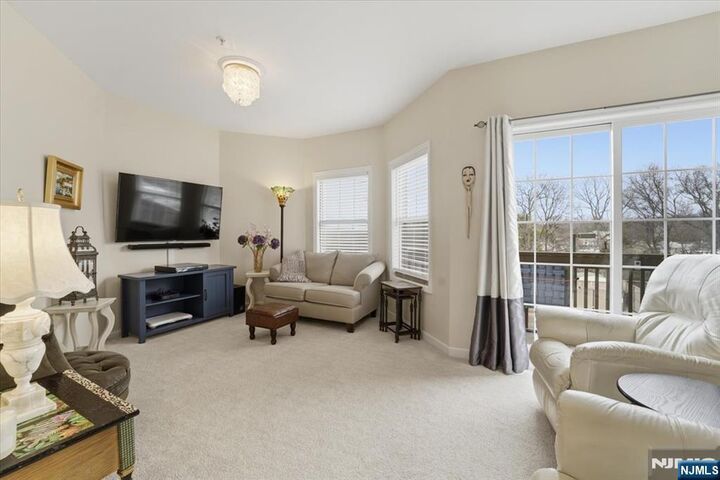 Property Photo:  375 Rifle Camp Road 105  NJ 07424 