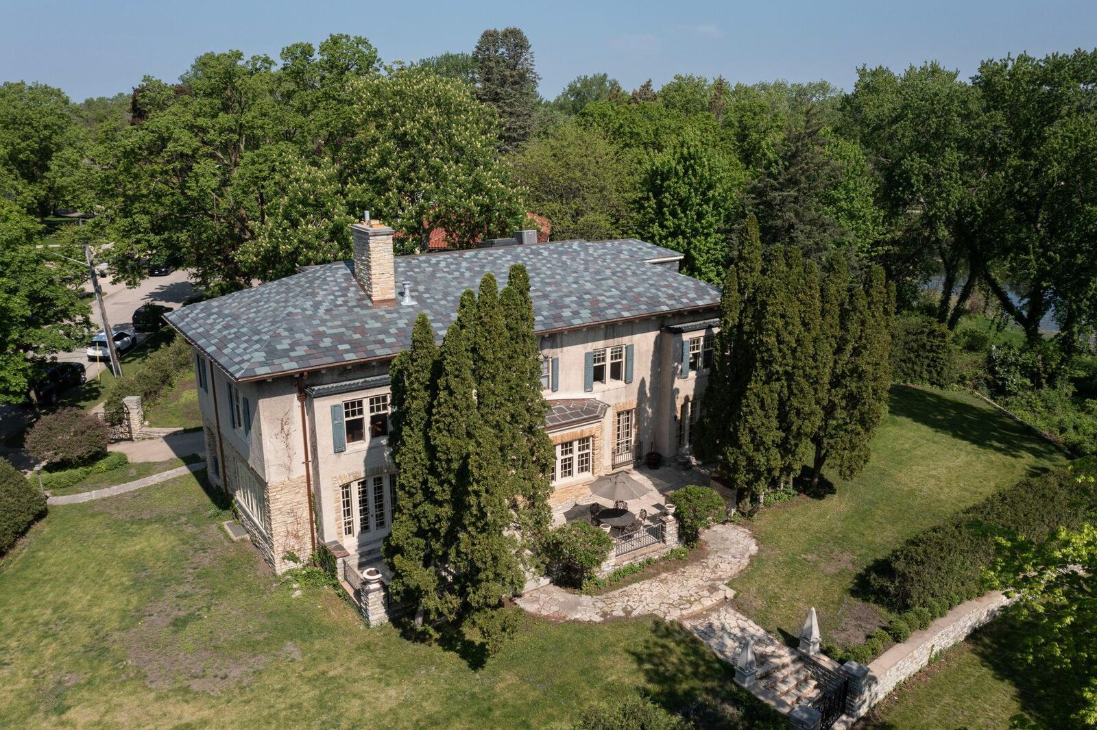 Property Photo:  2728 Dean Parkway  MN 55416 