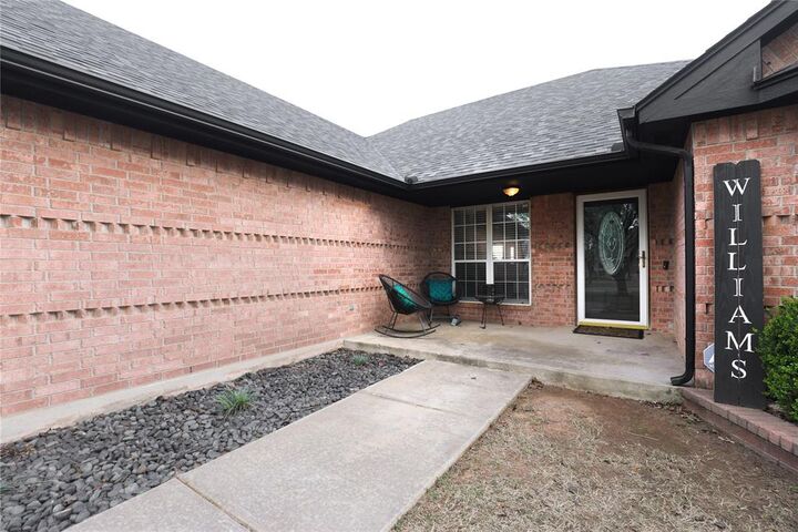Property Photo: 6910 Rolling Meadows Drive OK 73089