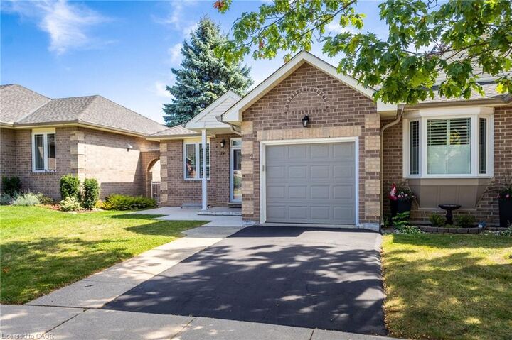 Property Photo:  39 Twentyplace Boulevard  ON L0R 1W0 