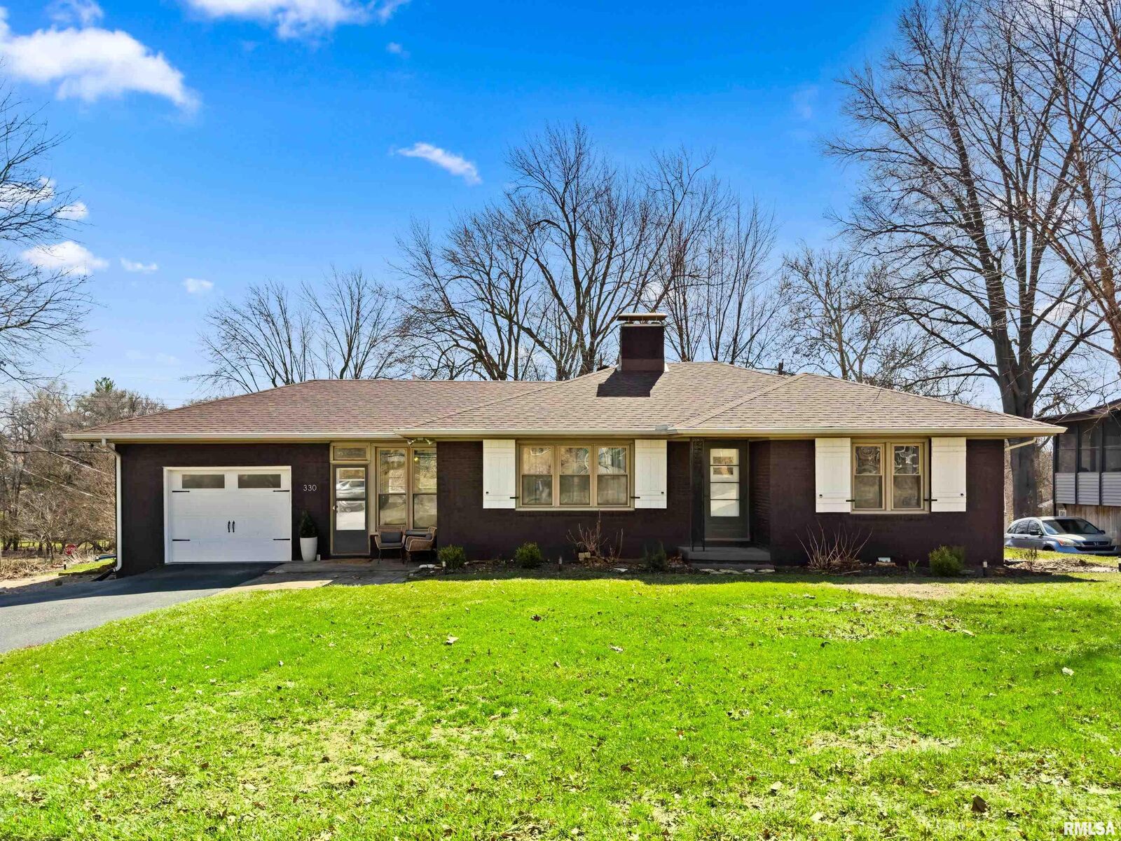 Property Photo: 330 N Sycamore Terrace IL 61520