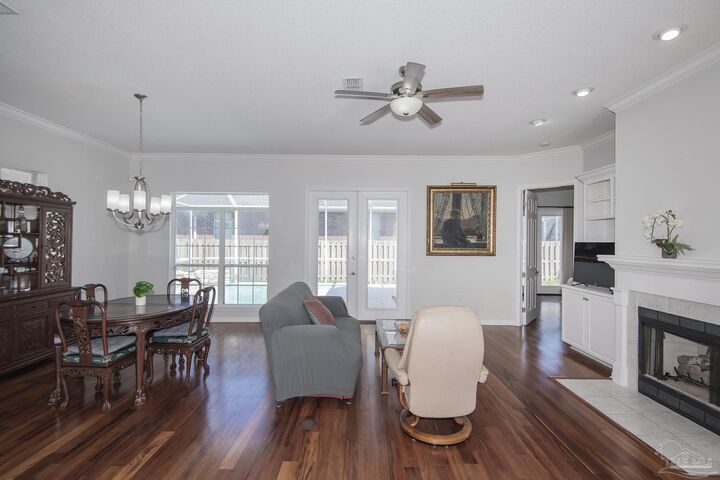 Property Photo: 1200 Autumn Breeze Cir FL 32563