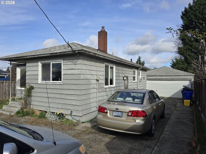 Property Photo: 1825 N Cramer St OR 97217