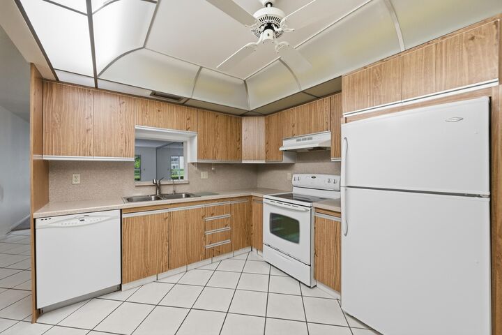 Property Photo:  3101 Portofino Point F1  FL 33066 