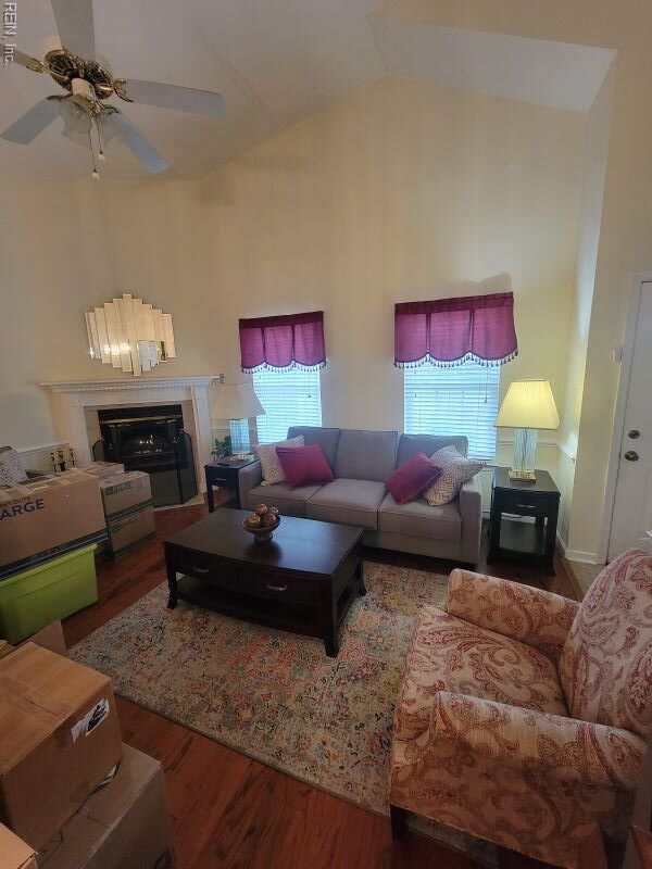 Property Photo:  100 Crescent Ct  VA 23693 