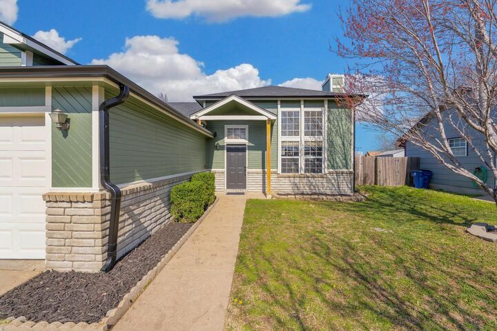 Property Photo: 8910 E Creed St KS 67210