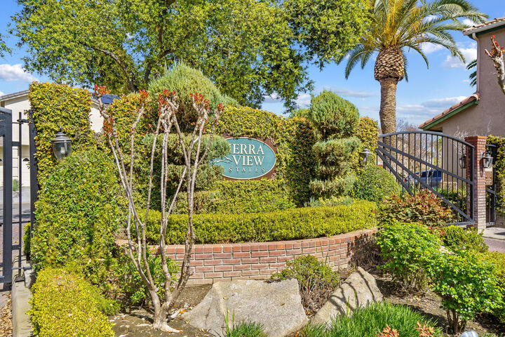 Property Photo:  2669 E Sean Avenue  CA 93720 