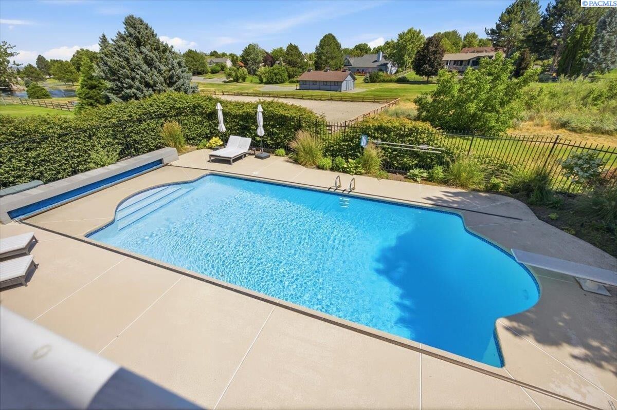 Property Photo:  1128 Country Ridge Dr  WA 99352 