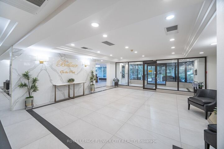 Property Photo: 22 Hanover Road 2103 ON L6S 5K7