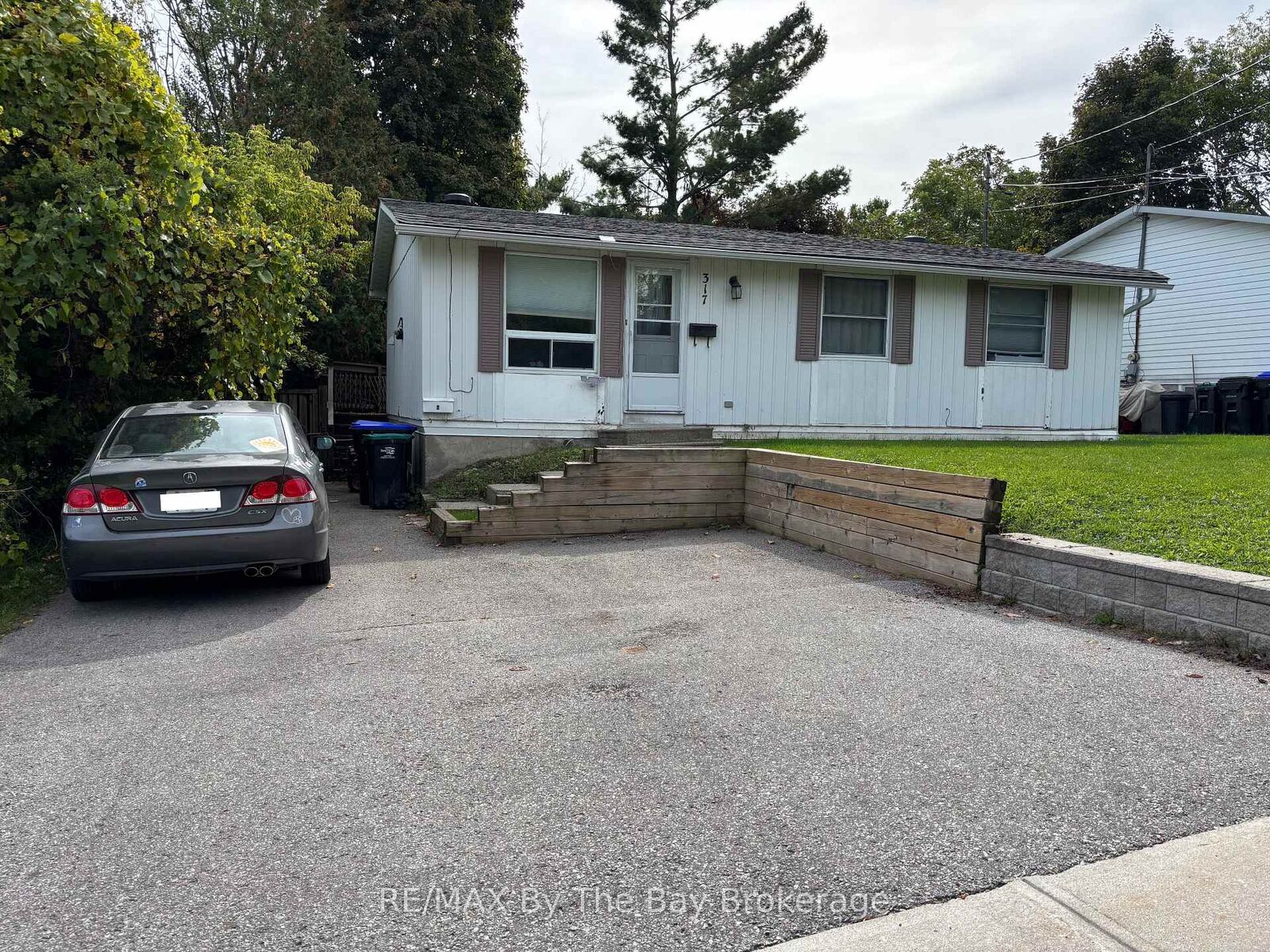 Property Photo: 317 Hugel Avenue ON L4R 1T5
