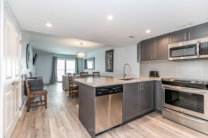 Property Photo: 80 Horseshoe Boulevard 101 ON L4M 4Y8